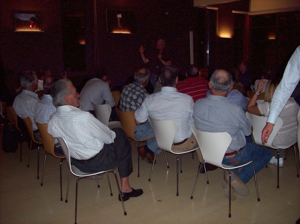 Intervento sulle opportunità e preoccupazioni derivanti dal riconoscimento UNESCO dei paesaggi viticoli astigiani da parte del Dott. Piergiorgio Robino dell'Associazione Canelli Domani (Foto di Maria Antonia Pistone).