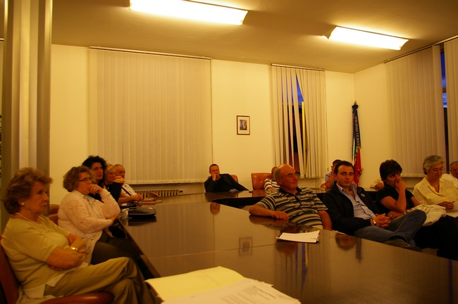Pubblico presente in sala in occasione dell'incontro presso il Municipio di Santo Stefano Belbo per approfondire gli aspetti relativi alla candidatura UNESCO dei paesaggi viticoli piemontesi. 