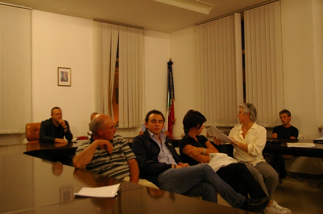 Pubblico presente in sala in occasione dell'incontro presso il Municipio di Santo Stefano Belbo per approfondire gli  aspetti relativi alla candidatura UNESCO dei paesaggi viticoli piemontesi.