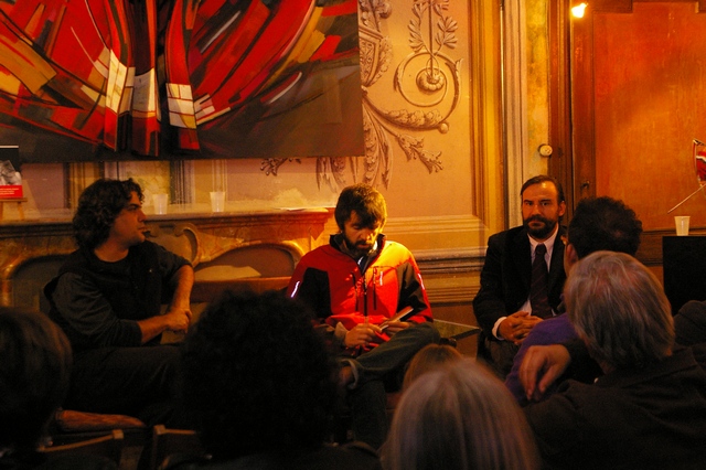Foto della serata letteraria "La Narrativa incontra il Paesaggio" nel salone d onore del Castello di Soglio. Nella foto gli scrittori: (sx) Antonio Fournier, (centro) Davide Longo e (dx) Marco Devecchi (Foto Paola Grassi).