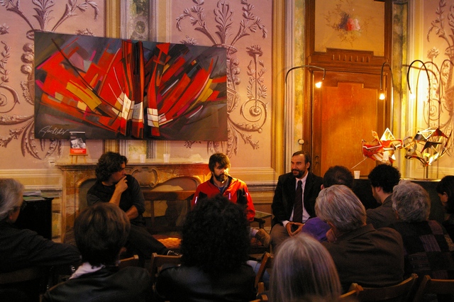 Foto della serata letteraria "La Narrativa incontra il Paesaggio" nel salone d onore del Castello di Soglio. Nella foto gli scrittori: (sx) Antonio Fournier, (centro) Davide Longo e (dx) Marco Devecchi (Foto Paola Grassi).