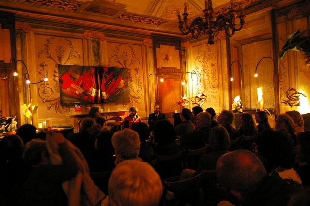 Foto della serata letteraria "La Narrativa incontra il Paesaggio" nel salone d onore del Castello di Soglio. Nella foto gli scrittori: (sx) Antonio Fournier, (centro) Davide Longo e (dx) Marco Devecchi (Foto Paola Grassi).