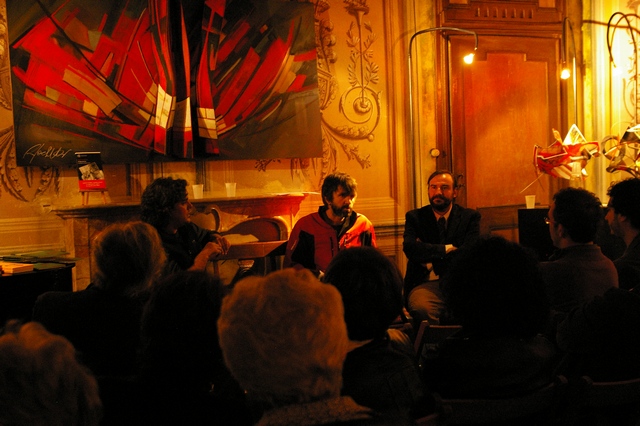 Foto della serata letteraria "La Narrativa incontra il Paesaggio" nel salone d onore del Castello di Soglio. Nella foto gli scrittori: (sx) Antonio Fournier, (centro) Davide Longo e (dx) Marco Devecchi (Foto Paola Grassi).