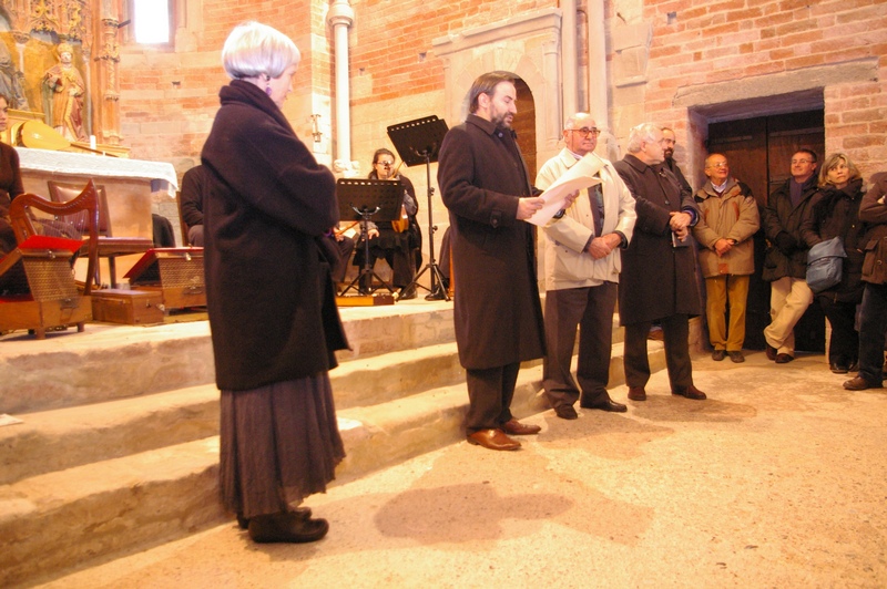 Consegna del Premio Alfiere del Paesaggio 2009 al Sig. Luigi Dorella, curatore del Frutteto della Canonica di Santa Maria di Vezzolano, da parte dell'Osservatorio del Paesaggio per il Monferrato e l'Astigiano, insieme alla Soprintendenza per i Beni Architettonici e Paesaggistici delle Province di Torino, Asti, Cuneo, Biella e Vercelli e al Comitato per il Frutteto di Vezzolano.