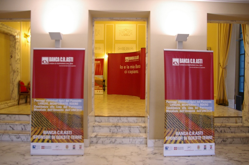 Veduta del foyer del Teatro Alfieri di Asti  sede della presentazione del Volume "Il paesaggio culturale astigiano. La festa" avventa lunedì 7 dicembre 2009.
