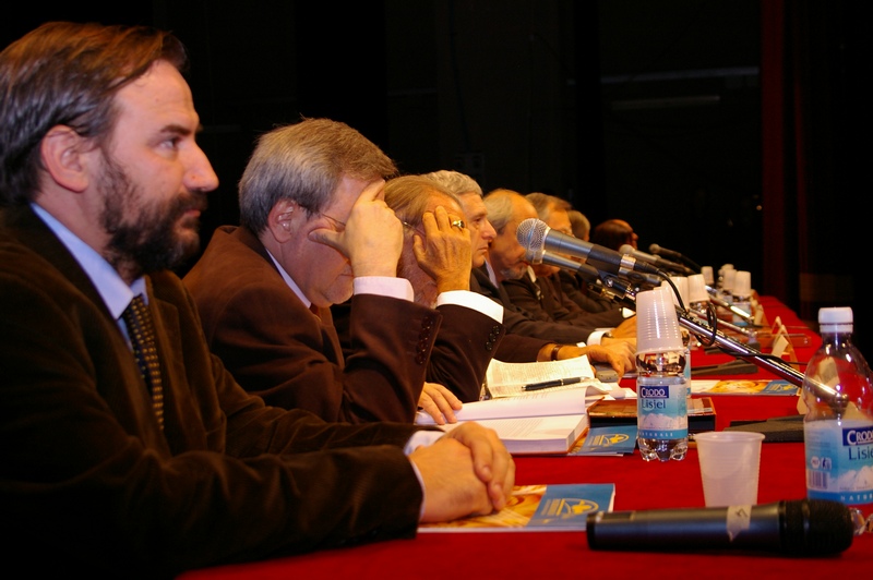 Tavolo dei relatori alla presentazione del Volume "Il paesaggio culturale astigiano. La festa" presso il Teatro Alfieri di Asti (lunedì 7 dicembre 2009). 