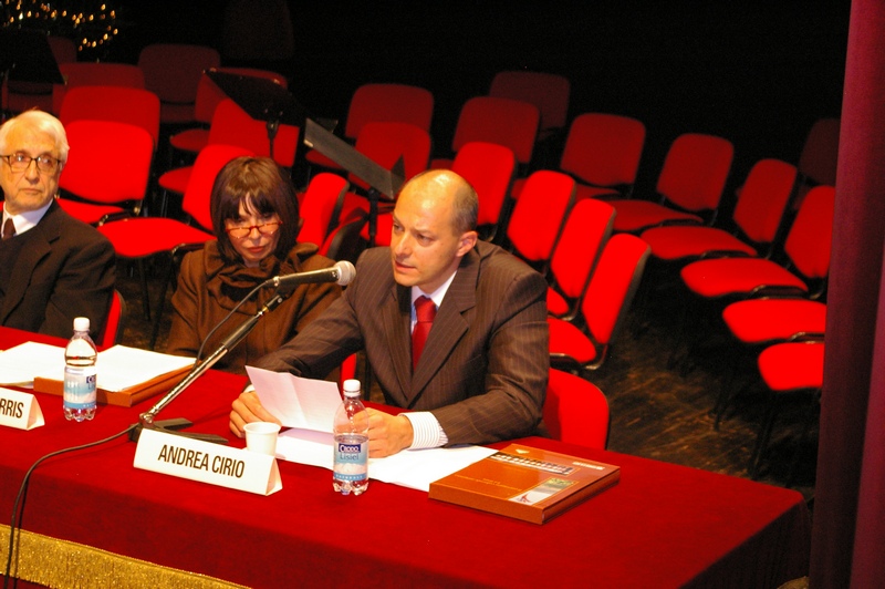 Foto della presentazione del Volume "Il paesaggio culturale astigiano. La festa" presso il Teatro Alfieri di Asti (lunedì 7 dicembre 2009). Relazione del Dott. Andrea Cirio (Omnia Editrice) [Foto di Paola Grassi].