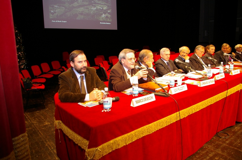 Relazione del Prof. Sergio Roda (Prorettore dell Università di Torino), in occasione della presentazione del Volume "Il paesaggio culturale astigiano. La festa" presso il Teatro Alfieri di Asti (lunedì 7 dicembre 2009) [Foto di Paola Grassi].