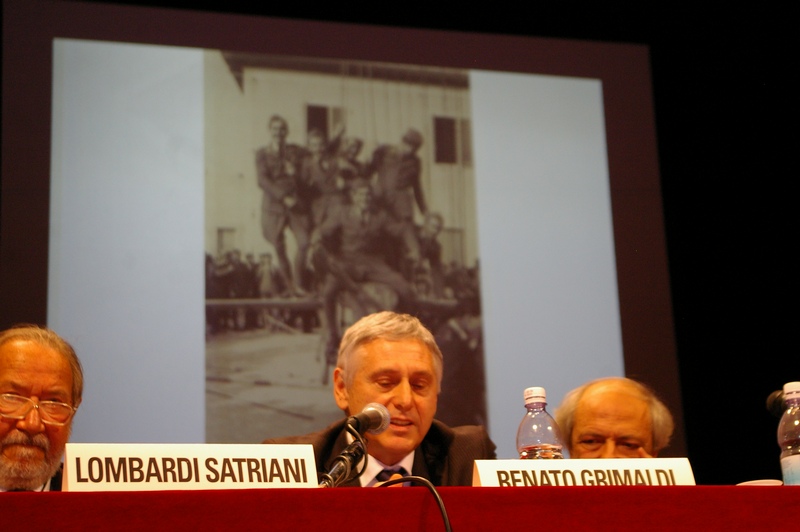 Relazione del Prof. Renato Grimaldi (Preside della facoltà di Scienze della Formazione dell Università di Torino) su "Il paesaggio culturale: la festa tra memoria e futuro", in occasione della presentazione del Volume "Il paesaggio culturale astigiano. La festa" presso il Teatro Alfieri di Asti (lunedì 7 dicembre 2009) [Foto di Paola Grassi].