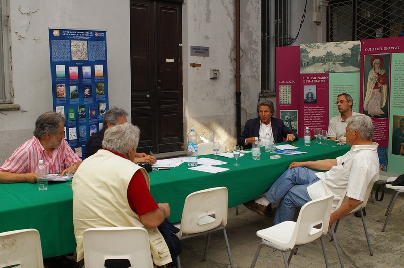 Tavolo di lavoro della Commissione scientifica dell'Osservatorio del Paesaggio per il Monferrato e l'Astigiano. Nella foto in senso orario dal basso: Ernesto Doglio Cotto, Piergiorgio Pascolati, Mario Zunino, Dario Rei, Giancarlo Dapavo e Marco Bianchi.