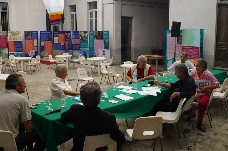 Tavolo di lavoro della Commissione scientifica dell'Osservatorio del Paesaggio per il Monferrato e l'Astigiano. Nella foto in senso orario dal basso: Ernesto Doglio Cotto, Piergiorgio Pascolati, Mario Zunino, Dario Rei, Giancarlo Dapavo e Marco Bianchi.