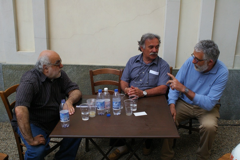 Foto ricordo dei tre rappresentanti degli Osservatori del Paesaggio presenti alla riunione: da (sx) Leonardo Tessiore, Stefano Anfosso (Osservatorio del Paesaggio della Riviera dei Fiori) e Riccardo Avanzi (Ecomuseo dell'Anfiteatro morenico di Ivrea - Osservatorio del Paesaggio).