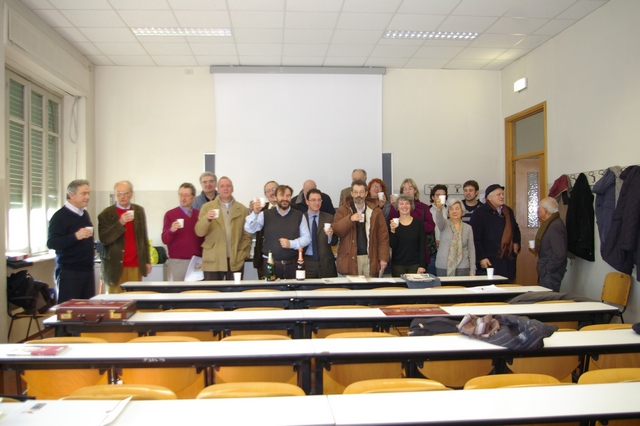 Momento conviviale al termine della Settima Assemblea generale dell` Osservatorio del Paesaggio per il monferrato e l` Astigiano. Nella foto: il brindisi conclusivo (Foto Paola Grassi).