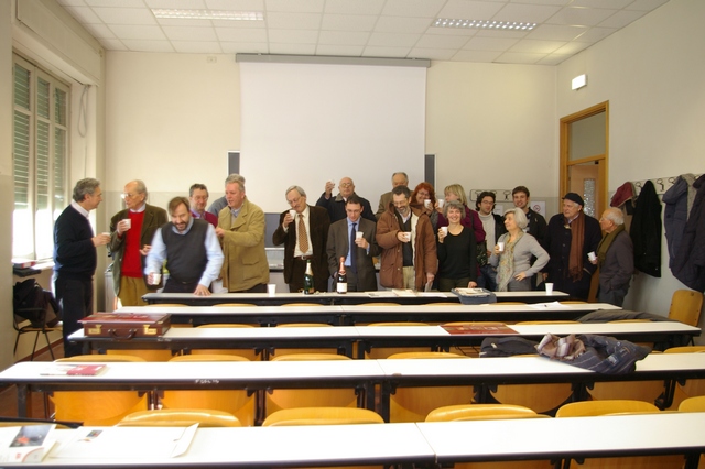 Momento conviviale al termine della Settima Assemblea generale dell` Osservatorio del Paesaggio per il monferrato e l` Astigiano. Nella foto: il brindisi conclusivo (Foto Paola Grassi).