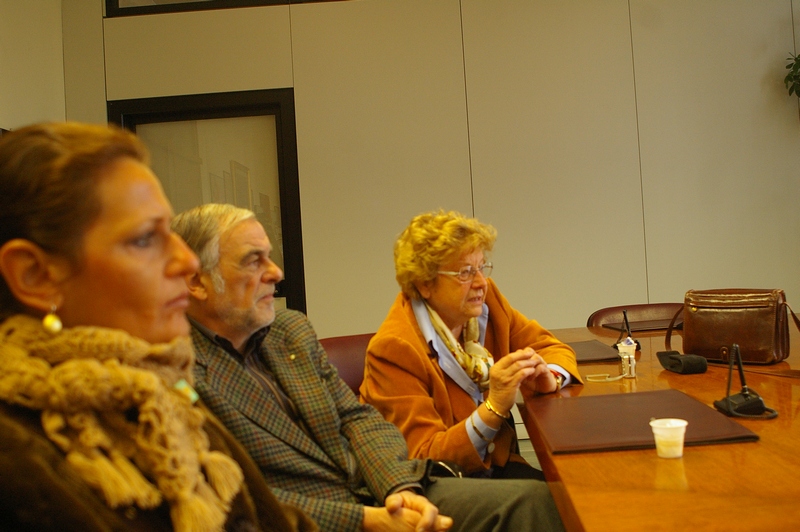 Incontro di illustrazione della Petizione popolare e della Dichiarazione di notevole Interesse pubblico del paesaggio di San Marzanotto al Presidente della Provincia di Asti Maria Teresa Armosino (Asti 8 03 10) da parte del Comitato Belangero e di altre associazioni.  Nella foto: Carlo Sabbione (Presidente della Circoscrizione San Marzanotto) e Agnese Argenta (Presidente della Pro Loco di San Marzanotto).