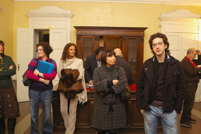 Momenti preliminari alla consegna al Sindaco di Asti della petizione e della Richiesta di Dichiarazione di notevole interesse pubblico del Paesaggio di San Marzanotto. Nella Foto Monica Gentile (Comitato spontaneo Belangero), Pierangela Farris (Comitato Promotore Club UNESCO di Asti) e Alessandro Risso (Osservatorio del Paesaggio per il Monferrato e l Astigiano).