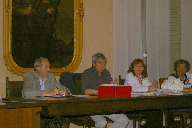 Illustrazione al Consiglio comunale della possibilità di Richiesta di Dichiarazione di notevole interesse pubblico da parte del Sindaco di Isola d'Asti, Ing. Franco Cavagnino (Foto Andrea Devecchi).