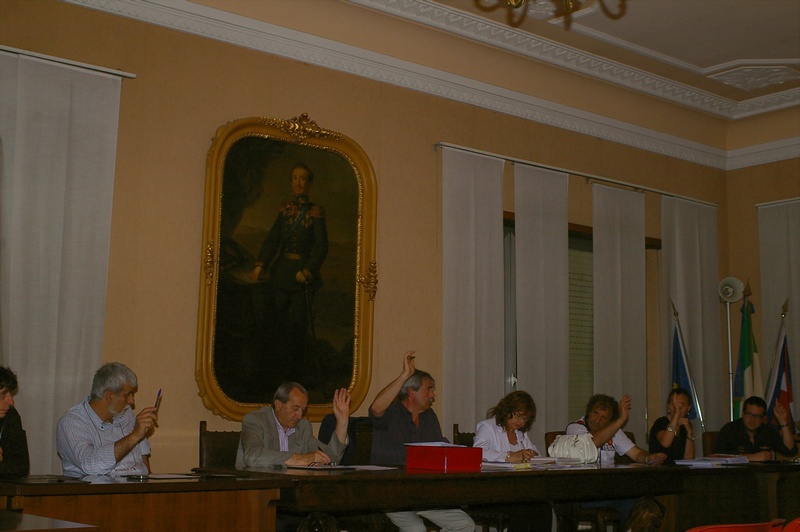 Votazione all'unanimità della Richiesta di Dichiarazione di notevole interresse pubblico da parte del Consiglio comunale di Isola d'Asti  (Foto Andrea Devecchi).