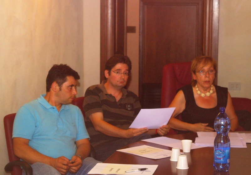 Lettura da parte del Vice Sindaco di Passerano Marmorito, Dott. Emanuele Giubasso del testo della delibera di Richiesta Dichiarazione di Notevole interesse del paesaggio di Schierano ai sensi del Codice dei Beni culturali e del Paesaggio (Codice Urbani).