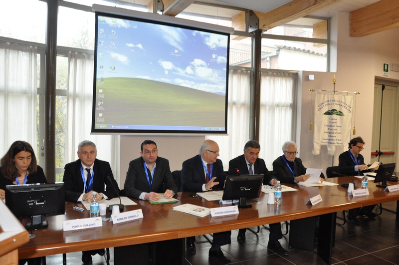 Tavolo dei relatori del Convegno su "Il Paesaggio come archivio: le fonti, i documenti, le memorie per lo studio del modello di sviluppo industriale ed agrario nelle terre dello Spumante italiano. Nella foto (da sx): Dott.ssa Paola Gullino, Prof. Renato Grimaldi, Dott. Andrea Ghignone, Dott. Carlo Cerrato, Dott. Giovanni Borriero, Prof. Gian Luigi Bravo e Prof. Marco Violardo.