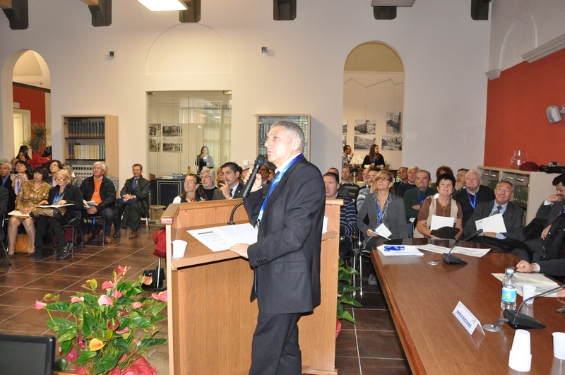 Relazione del Prof. Renato Grimaldi, Preside della Facoltà di Scienze della Formazione dell Università di Torino su "La struttura sociale ed economica di una comunità della collina viticola. Le schede di un censimento comunale dell anno 1848".