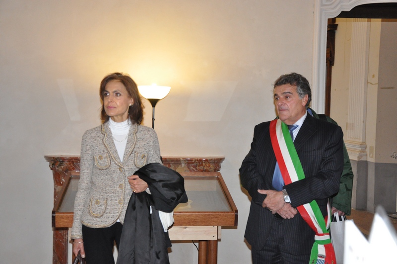 Inaugurazione della mostra: "I documenti raccontano" immagini e suggestioni dagli archivi del territorio da parte del Prefetto di Asti, Dott.ssa Paola Picciafuochi, e del Sindaco di Costigliole d Asti, Dott. Giovanni Borriero.