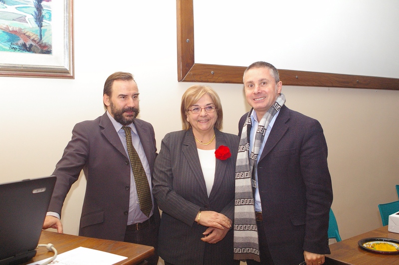 Foto ricordo al termine del Convegno: Marco Devecchi, (Presidente dell Osservatorio del Paesaggio per il Monferrato e l Astigiano, Silvana Garufi (Associazione Ruralia) e Giorgio Musso (Sindaco di Castelnuovo Don Bosco) [Foto di Isotta Meliga].