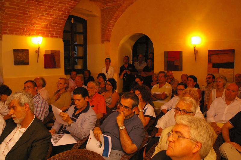 Veduta del folto pubblico presente in sala all'inteerno del Castello di Isola Villa  (Foto di Alessandro Risso).