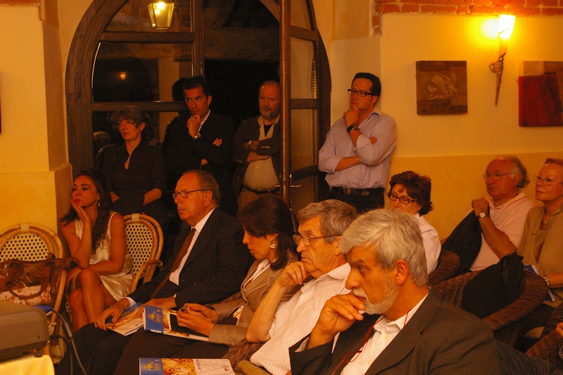 Veduta del folto ed interessato pubblico partecipante al Convegno sulla Richiesta di Dichiarazione di notevole interesse pubblico del Paesaggio di Isola Villa (Foto di Alessandro Risso).