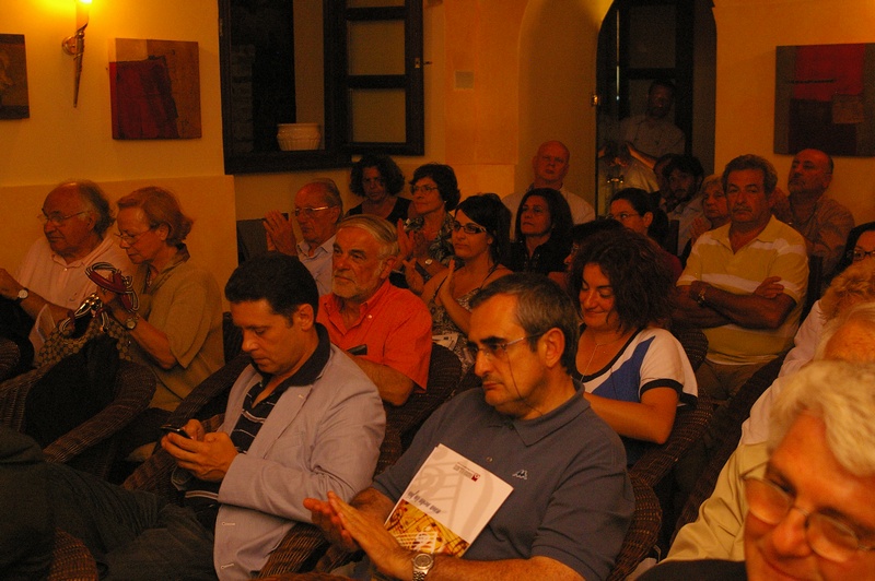 Veduta del folto ed interessato pubblico partecipante al Convegno sulla Richiesta di Dichiarazione di notevole interesse pubblico del Paesaggio di Isola Villa (Foto di Alessandro Risso).
