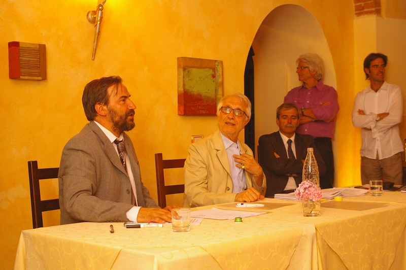 Presentazione da parte del Moderatore del Prof. Gian Luigi Bravo, Presidente del Comitato Promotore del Club UNESCO di Asti (Foto di Alessandro Risso).