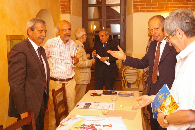 Momento della sottoscrizione pubblica della Richiesta di Dichiarazione di Notevole interesse pubblico del Paesaggio di Isola Villa.