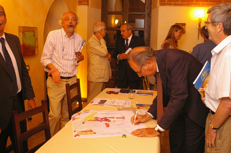 Sottoscrizione pubblica della Richiesta di Dichiarazione di Notevole interesse pubblico del Paesaggio di Isola Villa da parte del Dott. Lorenzo Vallarino Gancia.