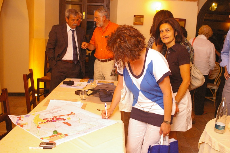 Sottoscrizione pubblica della Richiesta di Dichiarazione di Notevole interesse pubblico del Paesaggio di Isola Villa da parte di Monica Gentile del Comitato Belangero-San Marzanotto.