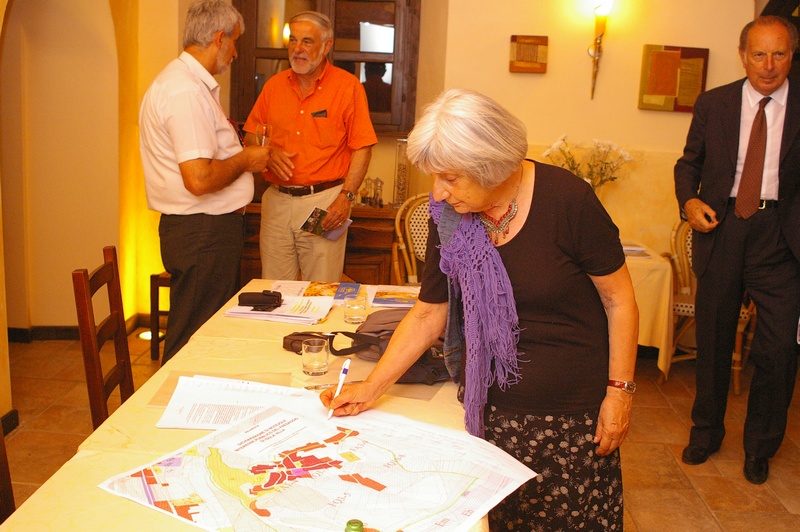 Sottoscrizione pubblica della Richiesta di Dichiarazione di Notevole interesse pubblico del Paesaggio di Isola Villa da parte della Prof.ssa Laurana Lajolo.