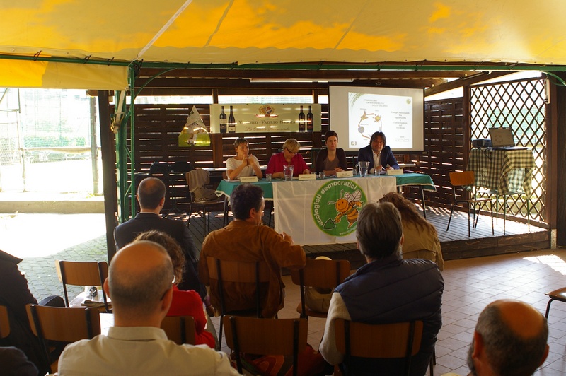 Relazione al Convegno"Pianificare la sostenibilità dello sviluppo. Energie Rinnovabili tra Opportunità e Conservazione del Territorio" della Dott.ssa Marta Parodi (Consigliera Provinciale di Asti) su "Le politiche di pianificazione energetica". Al Tavolo dei relatori: Angela Motta (Consigliera regionale), Silvia Fregolent (Presidente degli Ecologisti Democratici) e Fabrizio Brignolo (Consigliere comunale di Asti).