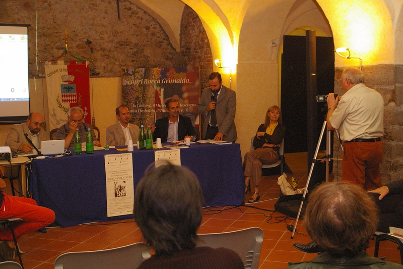 Contributo di approfondimento alla Tavola rotonda su "Culture del vino e paesaggi vitivinicoli"  da parte del Prof. Marco Devecchi dell Università  di Torino.