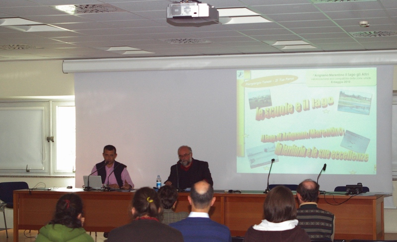 Tavolo dei relatori: (sx) Dott. Ippolito Ostellino (Direttore del Parco del PO) e (dx) Dott. Giovanni Donato (Moderatore).