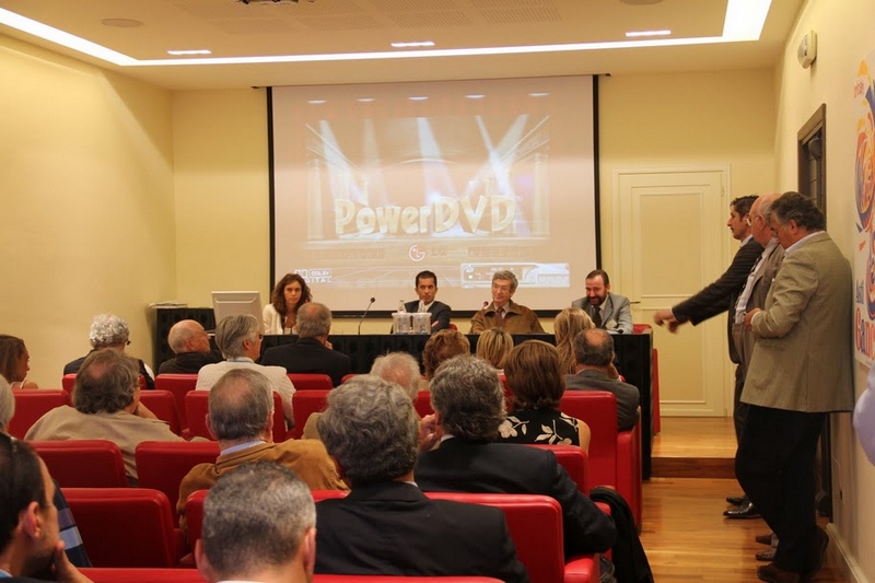 Veduta del pubblico presente il  Sala per il Convegno su "Paesaggi patrimonio dell umanità. La coltivazione della vite nel sud Piemonte: segno di integrità e identità culturale Scienza, industria e trasformazione agraria nel Piemonte sabaudo" a Canelli 25 settembre 2010 [Foto Renato Grimaldi].