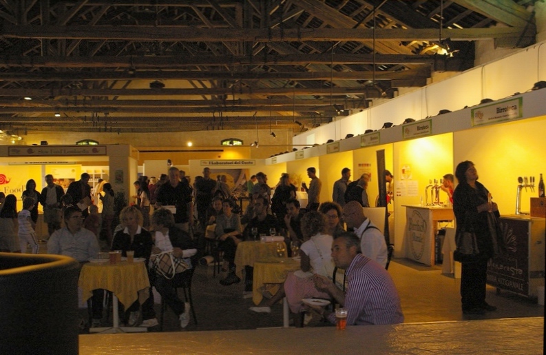 Pubblico presente in sala l alla conversazione su "Il paesaggio e l ambiente delle risaie" presso il Castello sforzesco di Vigevano. 