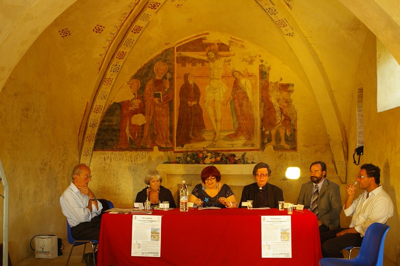 Tavolo dei relatori al Convegno su "Il patrimonio culturale delle chiese romaniche del Monferrato e dell Astigiano. Conservazione, conoscenza, valorizzazione"  presso la Chiesa di San Pietro a Portacomaro (venerdì 4 settembre 2010). Nella foto da (sx): Ing. Francesco Garetto (Referente del Progetto Transromanica per l Osservatorio del Paesaggio per il Monferrato e l Astigiano), Arch. Paola Salerno (Soprintendenza per i Beni Architettonici e del Paesaggio per le province di Torino, Asti, Cuneo, Biella e Vercelli), Dott.ssa Monica Parola (Facoltà di Scienze Politiche dell Università del Piemonte Orientale), Don Vittorio Croce (Vicario Generale della Diocesi di Asti), Prof. Marco Devecchi (Presidente dell Osservatorio del Paesaggio per il Monferrato e l Astigiano) e Arch. Ugo Bosia (Assessore del Comune di Portacomaro) [Foto di Alessandro Ferraris].