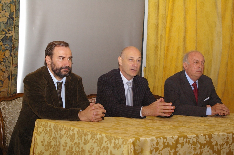 Convegno su "Eccellenze enologiche e qualità dei paesaggi agrari. Il paesaggio crea il valore del vino?" a Tagliolo Monferrato, sabato 16 ottobre 2010. Nella foto: Prof. Marco Devecchi (Presidente dell Osservatorio del Paesaggio per il Monferrato e l Astigiano), Dott. Carlo Bidone (Presidente dell Osservatorio del Paesaggio Alessandrino) e Dott. Gian Paolo Bardazza (Segretario dell Osservatorio del Paesaggio per il Monferrato Casalese).