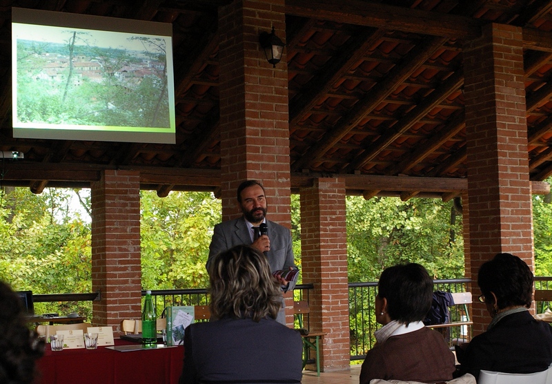 Relazione del Prof. Marco Devecchi, Coordinatore della Rete degli Osservatori piemontesi del Paesaggio sul tema della salvaguardia del paesaggio e della biodiversità (Foto Umberto Gallo Orsi).