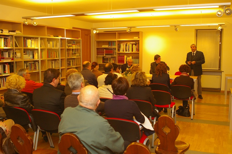 Presentazione della Conferenza di Don Vittorio Croce su "Piante e Fiori della Bibbia" da parte del Sindaco di Isola d Asti, Ing. Franco Cavagnino.