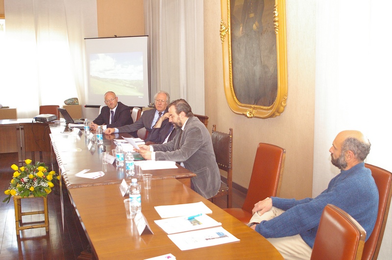  Nella foto il Prof. Marco Devecchi, Moderatore del Convegno e Presidente dell Osservatorio del Paesaggio per il Monferrato e l Astigiano.