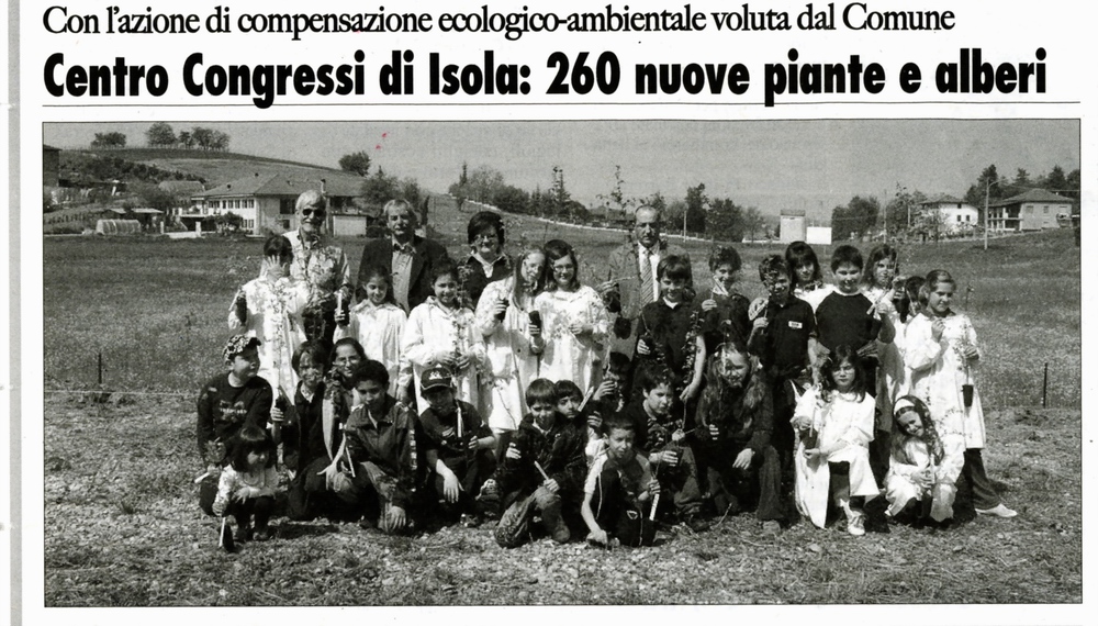 Rassegna stampa del piantamento con I bambini della Scuola elementare di Isola d'Asti di alberi presso il Centro Congressi - Il Corriere di Asti (mercoledì 5 maggio 2010)