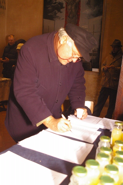 Giudizio espresso da parte del Prof. Dario Rei sui succhi di mela preparati dall Associazione per il Frutteto della Canonica di Vezzolano, utilizzando le mele prodotte nel corso del anno.