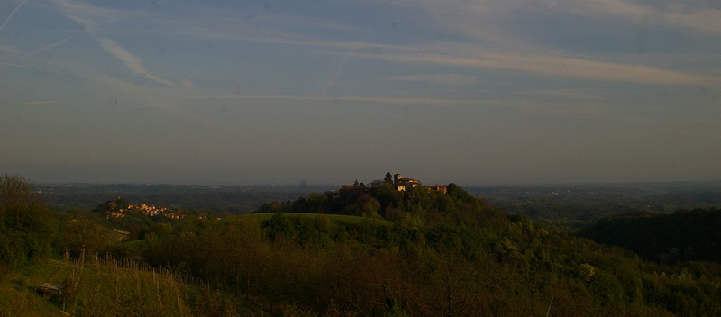 Veduta del borgo di Schierano, inserito in un paesaggio agrario di eccezionale valore.