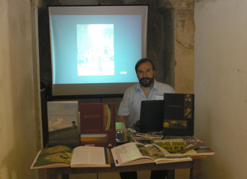 Stand dell'Osservatorio del Paesaggio per il Monferrato e l'Astigiano alla Mostra CollezionAsti 2010.