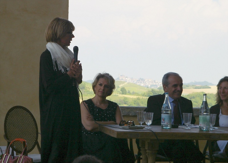 Relazione sulle tematiche della gestione del paesaggio anche  nelle realtà candidate ai riconoscimenti a Patrimonio dell'Umanità da parte dell'Unesco dalla Presidente della Provincia di Asti, On.le Maria Teresa Armosino [Foto di Davide Degioanni].